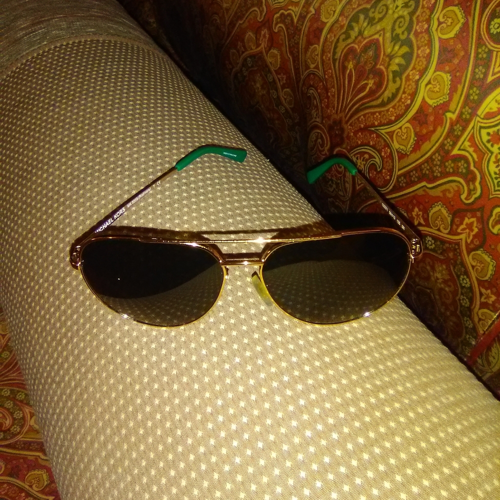 Women's Michael Kors sunglasses - Picture 2 of 6